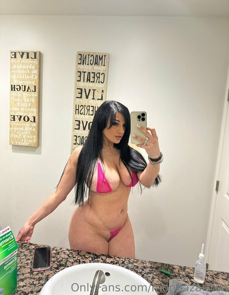 Photo nue de fuite OnlyFans de Monaazarfree