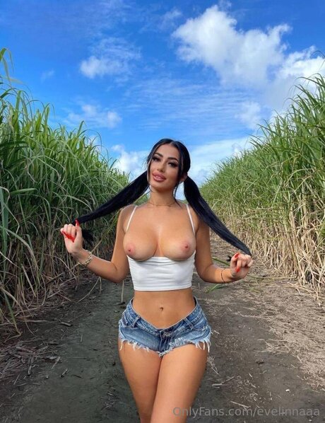 Photo nue de fuite OnlyFans de Evelinnaaa