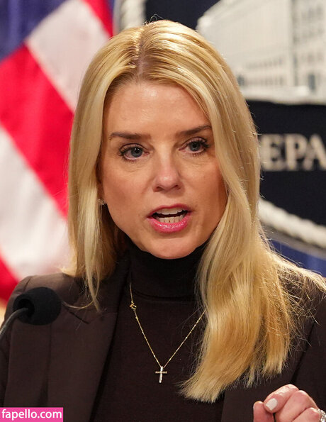 Photo nue de fuite OnlyFans de Pam Bondi
