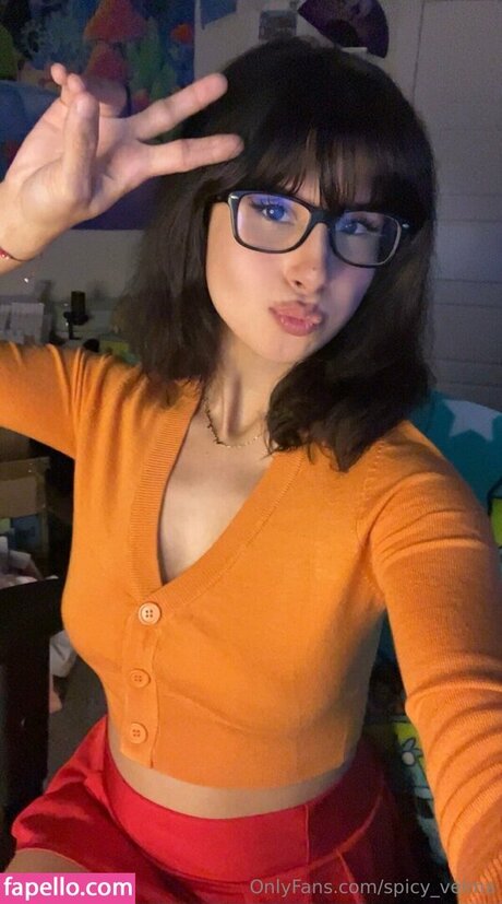 Velma  Daphne Cosplay