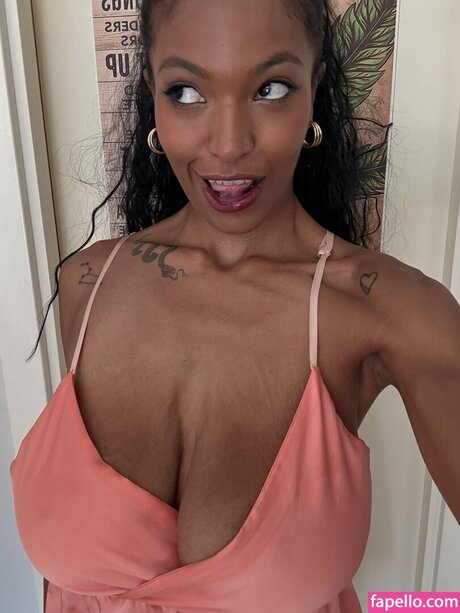 Photo nue de fuite OnlyFans de Itszurihill