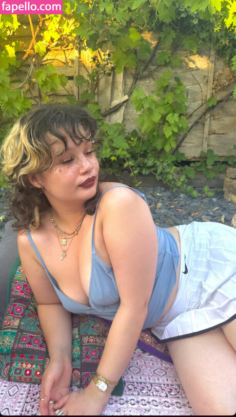 Photo nue de fuite OnlyFans de Lola Young