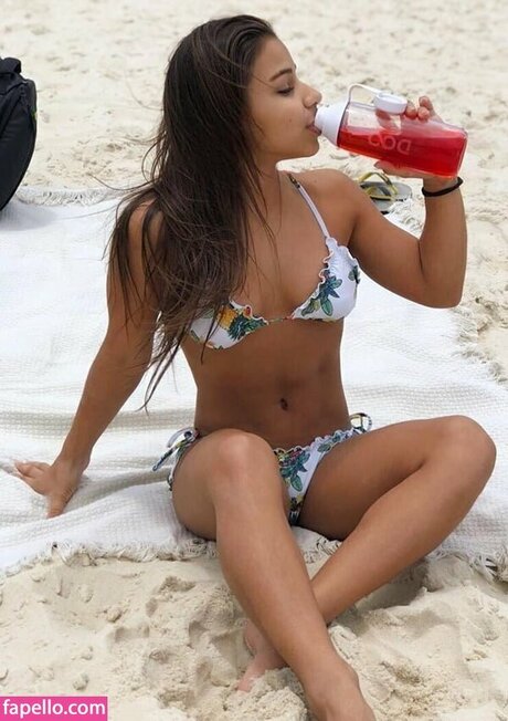 Flávia Saraiva