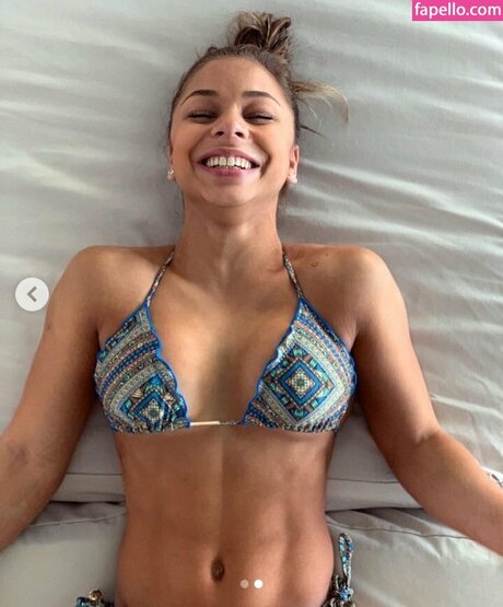 Flávia Saraiva