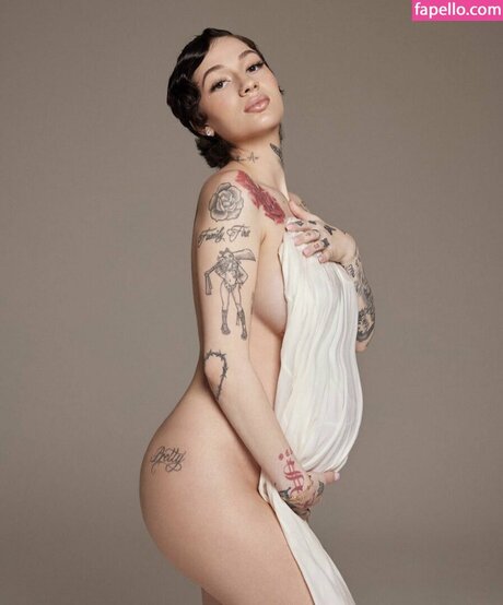 Photo nue de fuite OnlyFans de Bhad Bhabi