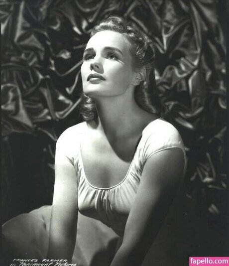 Photo nue de fuite OnlyFans de Frances Farmer