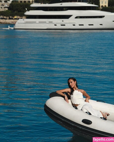 Alexandra Saint Mleux