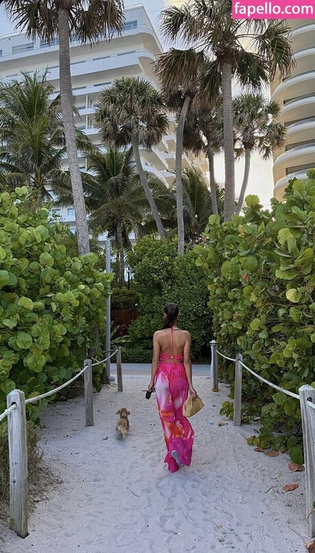 Alexandra Saint Mleux