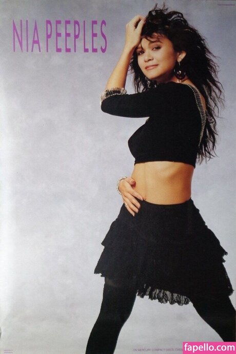 Nia Peeples