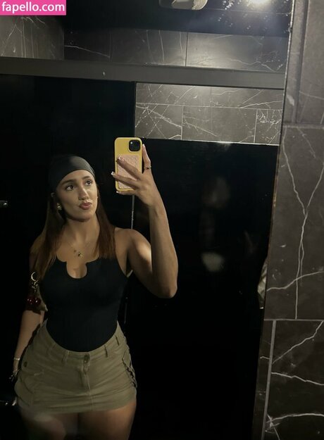 Photo nue de fuite OnlyFans de Juliannaa