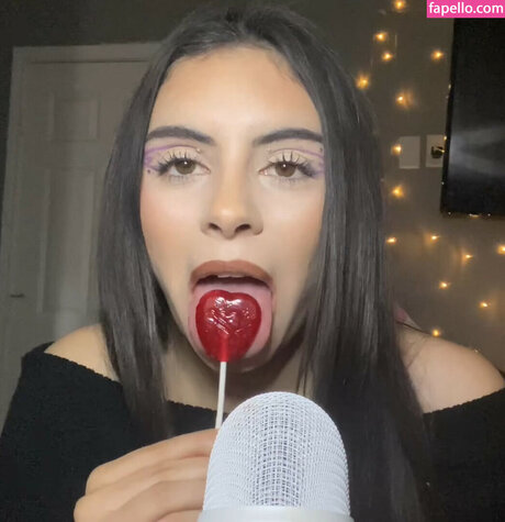 Photo nue de fuite OnlyFans de Tingly Asmr