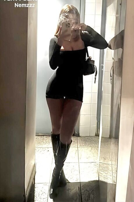 Photo nue de fuite OnlyFans de Darcey Garraway