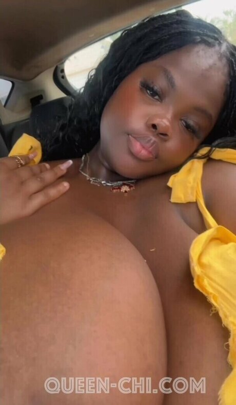Photo nue de fuite OnlyFans de Queen Chi
