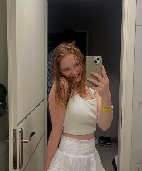 Madeleine_b123