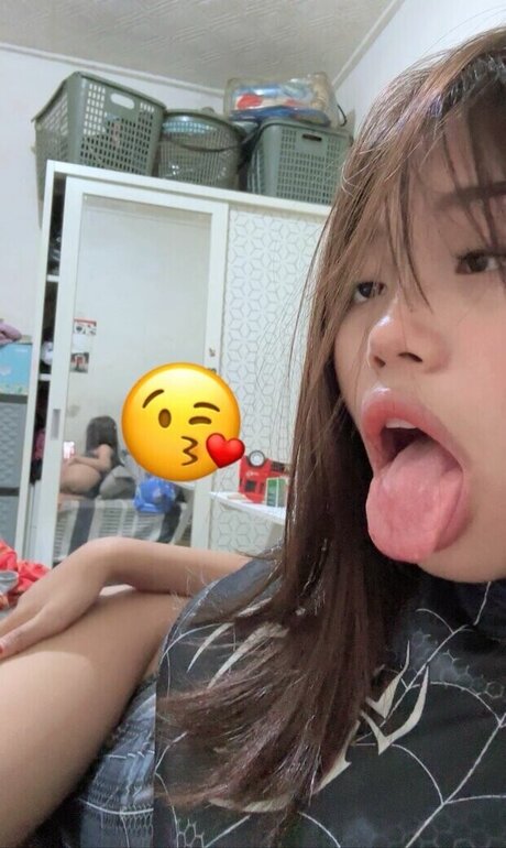 Photo nue de fuite OnlyFans de Riska Saputri
