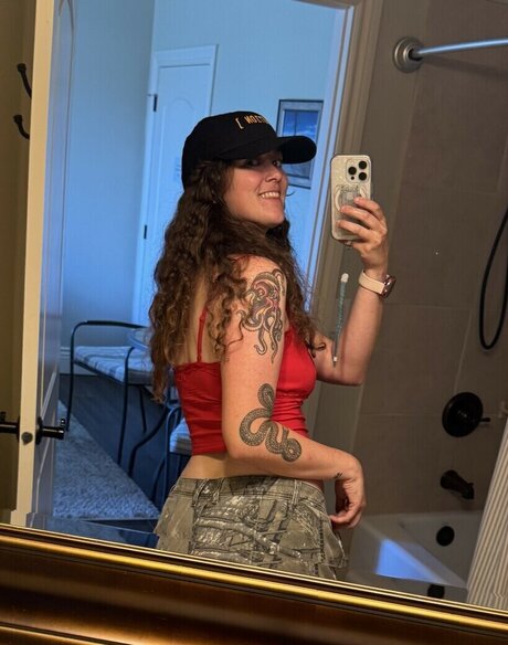 Photo nue de fuite OnlyFans de Tunnelsnakesfool