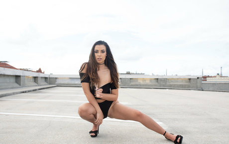 Photo nue de fuite OnlyFans de Momoneyyymoprobzzz
