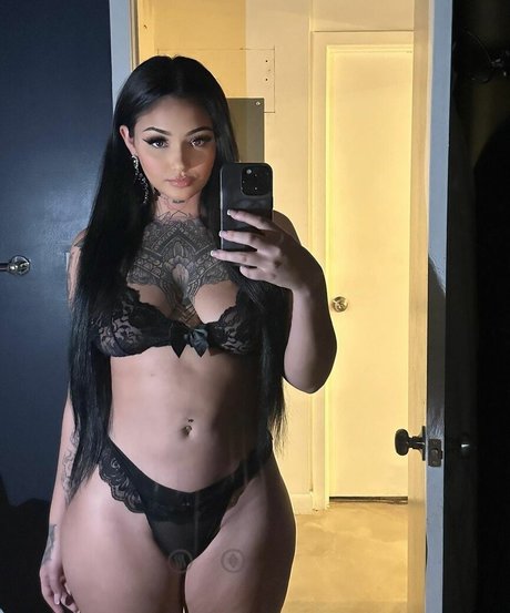 Photo nue de fuite OnlyFans de Mulanvuittonvip