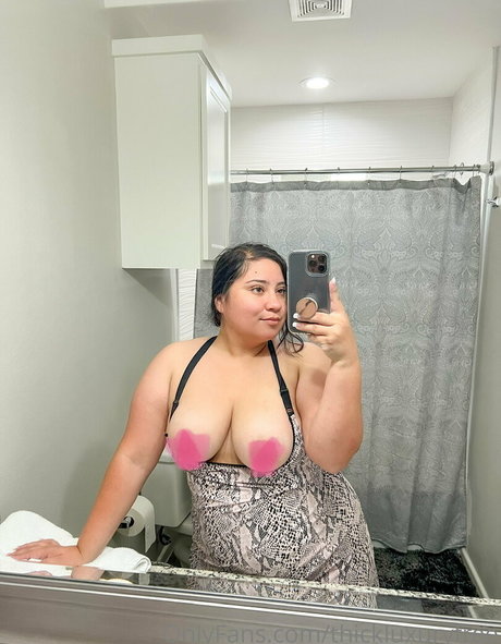 Photo nue de fuite OnlyFans de Thickluxuryfree
