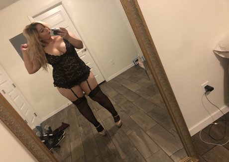 Photo nue de fuite OnlyFans de Thickluxuryfree