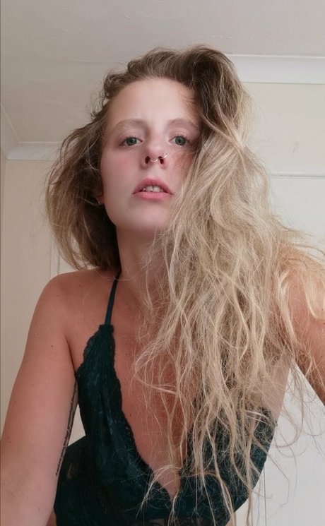 Hornycavegirl