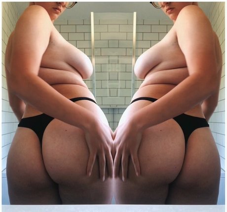 Photo nue de fuite OnlyFans de Hornycavegirl