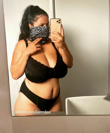 Photo nue de fuite OnlyFans de Mzbirrrdiee