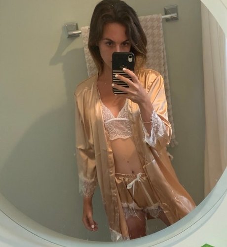 Photo nue de fuite OnlyFans de Miss Bell Asmr