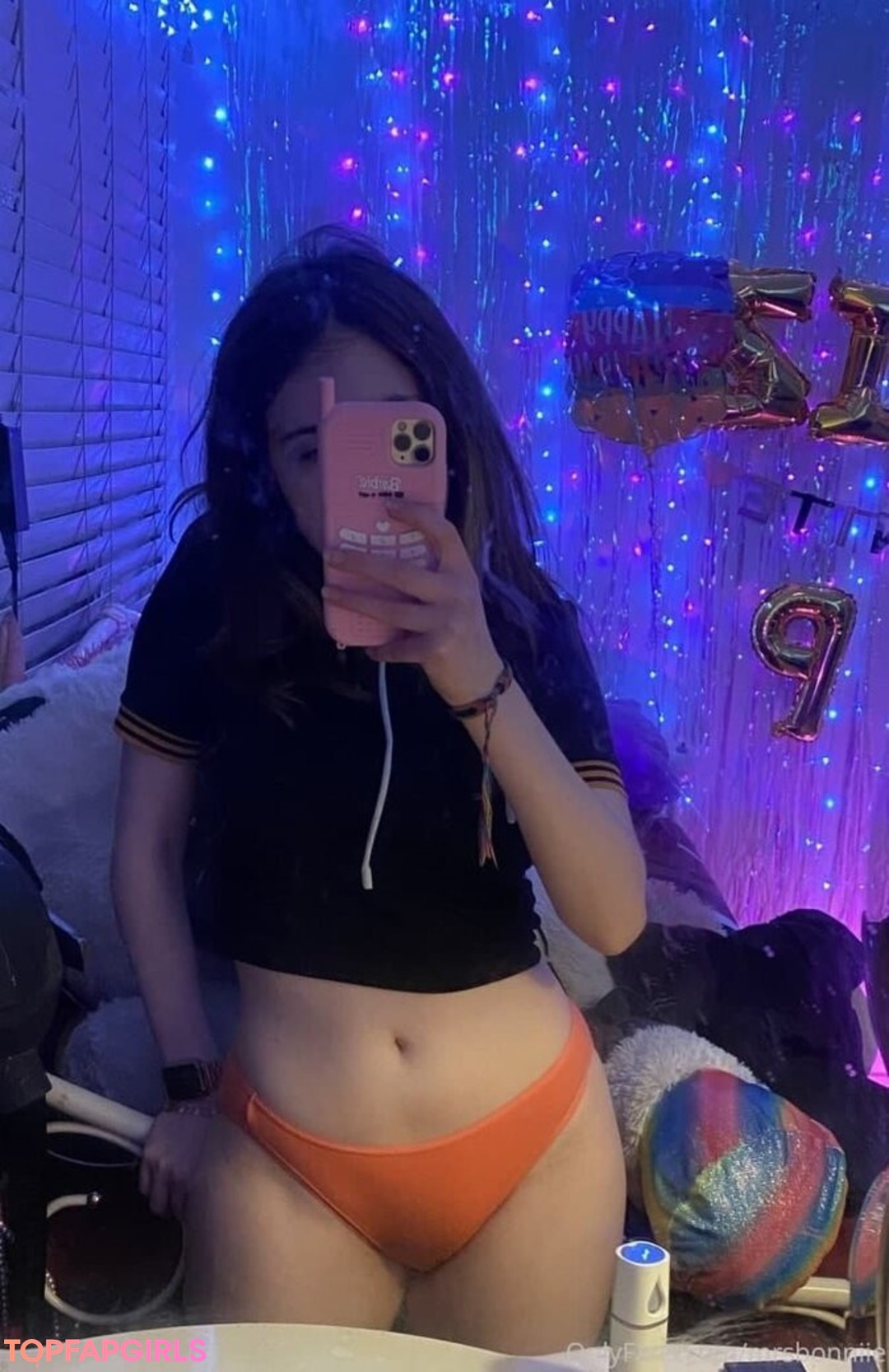 Photo nue de fuite OnlyFans de Mrs Bonniie #20 Photo nue de fuite OnlyFans de Mrs Bonniie #20