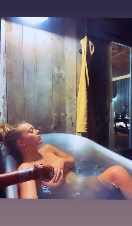 Photo nue de fuite OnlyFans de Becky Hill