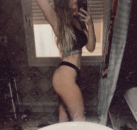 Photo nue de fuite OnlyFans de Meru