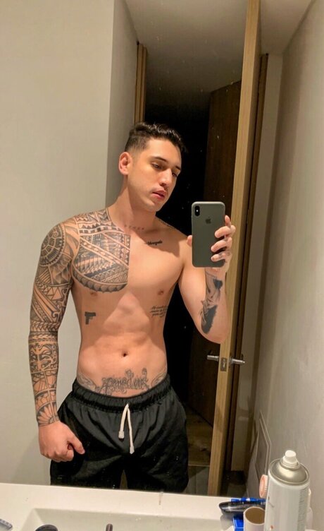 Photo nue de fuite OnlyFans de Anibalpagua
