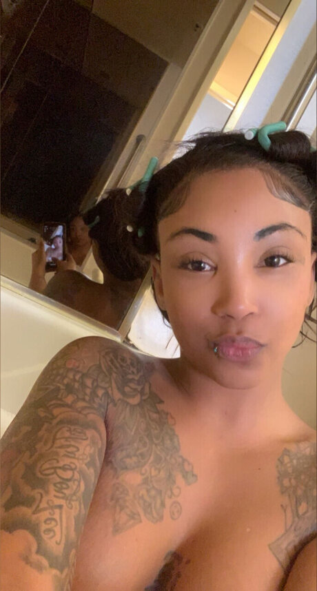 Photo nue de fuite OnlyFans de Trophy