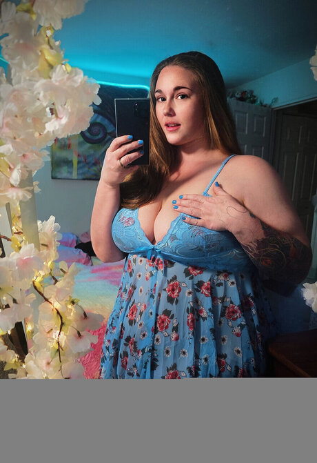 Photo nue de fuite OnlyFans de Neon Kitten