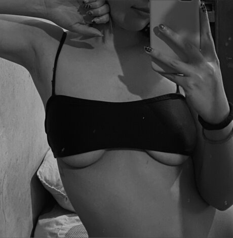 Photo nue de fuite OnlyFans de Belu