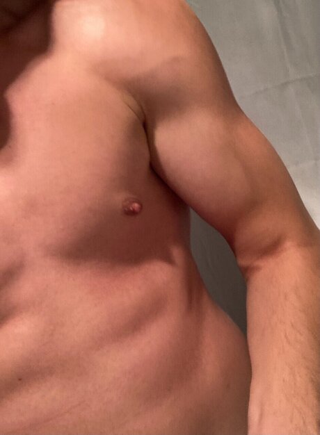 Photo nue de fuite OnlyFans de Ari Deeper