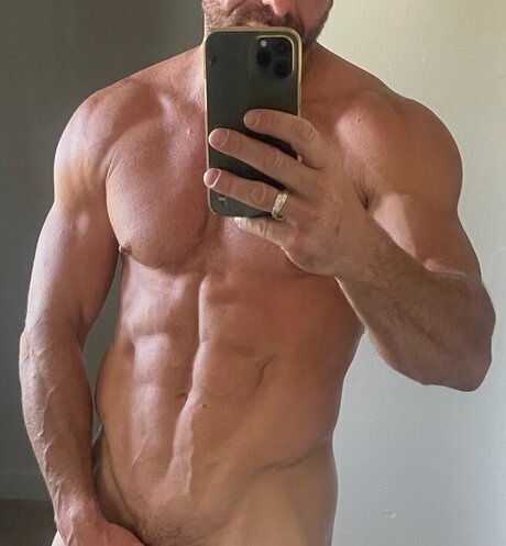 Photo nue de fuite OnlyFans de 20 Years Apart