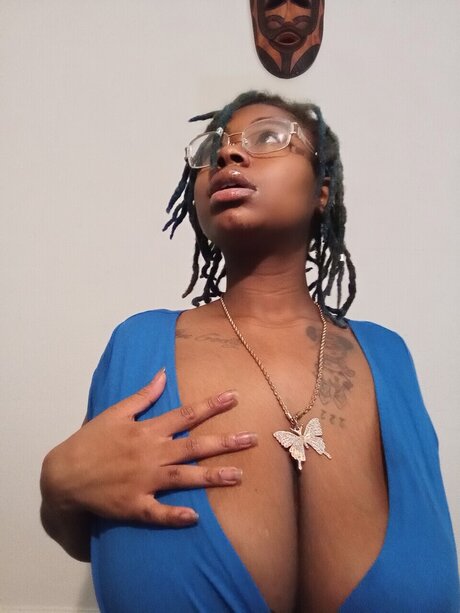 Photo nue de fuite OnlyFans de Queen Betty