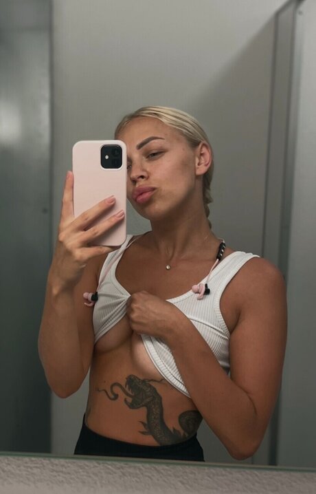 Photo nue de fuite OnlyFans de Lisa 