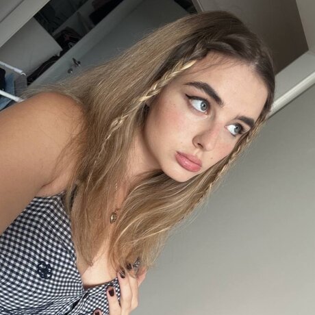 Photo nue de fuite OnlyFans de Stella May