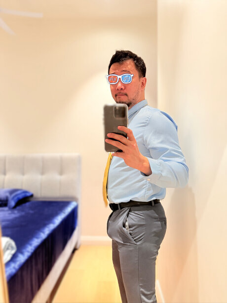 Photo nue de fuite OnlyFans de Suitedbulgeuniform Kink