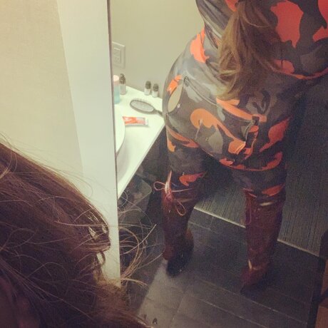 Photo nue de fuite OnlyFans de Wetassbootaynyc Aka Sluttybehavior