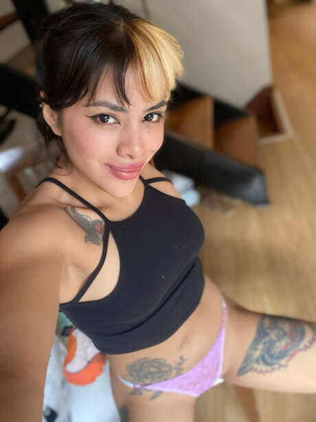 Photo nue de fuite OnlyFans de Mora 
