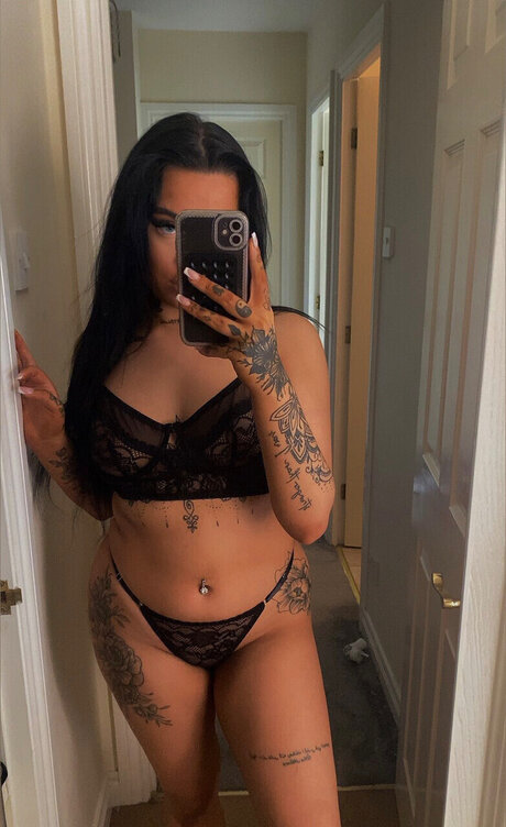 Photo nue de fuite OnlyFans de Anisa Hirst