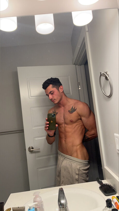 Photo nue de fuite OnlyFans de Tyler Hyundai