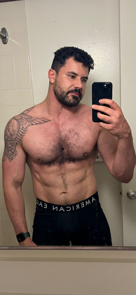 Photo nue de fuite OnlyFans de Aaron Bearon