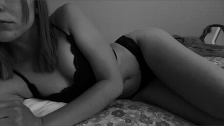 Photo nue de fuite OnlyFans de Emi 