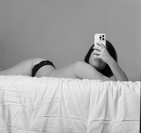 Photo nue de fuite OnlyFans de Emy 