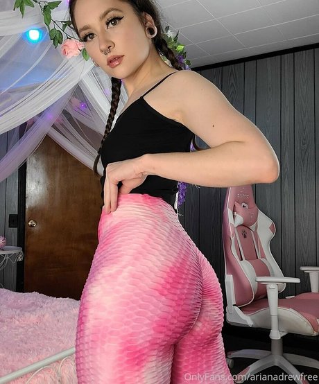 Photo nue de fuite OnlyFans de Itsarianadrew