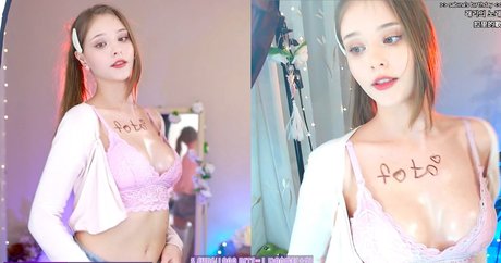Photo nue de fuite OnlyFans de Lyasyaa